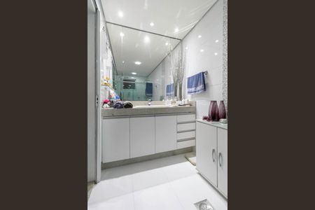 Casa à venda com 140m², 2 quartos e 3 vagas Casa à venda com 140m², 2 quartos e 3 vagasBanheiro da suíte 2