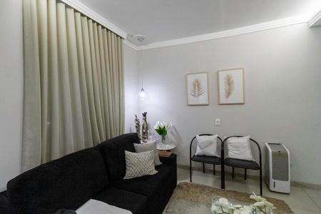 Casa à venda com 140m², 2 quartos e 3 vagas Casa à venda com 140m², 2 quartos e 3 vagasSala