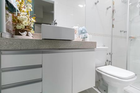 Casa à venda com 140m², 2 quartos e 3 vagas Casa à venda com 140m², 2 quartos e 3 vagasBanheiro da suíte 1