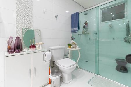 Casa à venda com 140m², 2 quartos e 3 vagas Casa à venda com 140m², 2 quartos e 3 vagasBanheiro da suíte 2