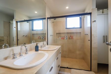 Apartamento para alugar com 114m², 2 quartos e 2 vagas Apartamento para alugar com 114m², 2 quartos e 2 vagasBanheiro da Suite Master