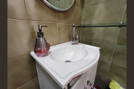 Casa de condomínio à venda com 375m², 5 quartos e 2 vagas Casa de condomínio à venda com 375m², 5 quartos e 2 vagasBanheiro social