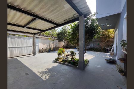 Casa de condomínio à venda com 375m², 5 quartos e 2 vagas Casa de condomínio à venda com 375m², 5 quartos e 2 vagasÁrea externa