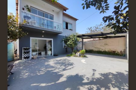 Casa de condomínio à venda com 375m², 5 quartos e 2 vagas Casa de condomínio à venda com 375m², 5 quartos e 2 vagasÁrea externa