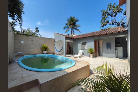 Casa de condomínio à venda com 375m², 5 quartos e 2 vagas Casa de condomínio à venda com 375m², 5 quartos e 2 vagasÁrea externa