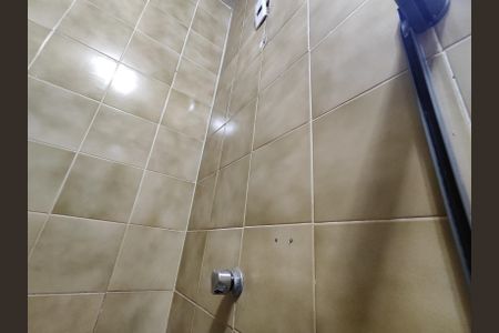 Casa de condomínio à venda com 375m², 5 quartos e 2 vagas Casa de condomínio à venda com 375m², 5 quartos e 2 vagasBanheiro social