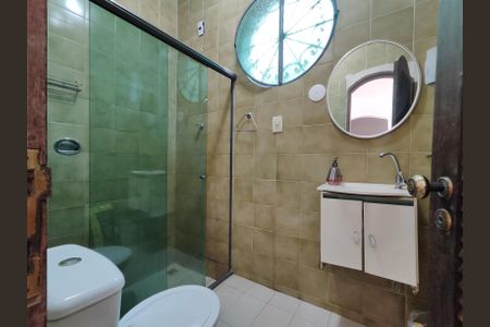 Casa de condomínio à venda com 375m², 5 quartos e 2 vagas Casa de condomínio à venda com 375m², 5 quartos e 2 vagasBanheiro social