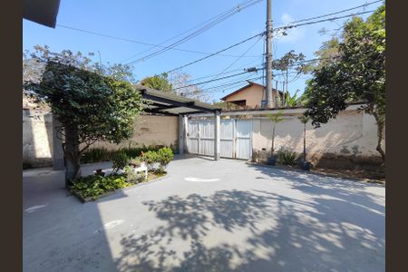 Casa de condomínio à venda com 375m², 5 quartos e 2 vagas Casa de condomínio à venda com 375m², 5 quartos e 2 vagasÁrea externa