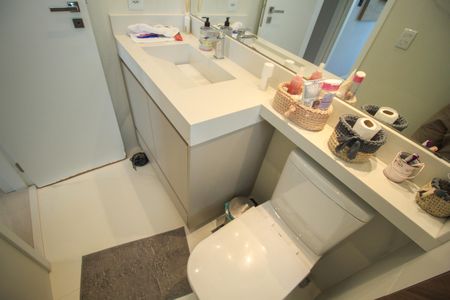 Apartamento à venda com 70m², 2 quartos e 1 vaga Apartamento à venda com 70m², 2 quartos e 1 vagaBanheiro da Suíte