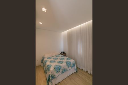 Casa à venda com 380m², 4 quartos e 4 vagas Casa à venda com 380m², 4 quartos e 4 vagasQuarto 3