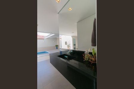 Casa à venda com 380m², 4 quartos e 4 vagas Casa à venda com 380m², 4 quartos e 4 vagasÁrea de Serviço