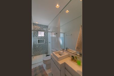 Casa à venda com 380m², 4 quartos e 4 vagas Casa à venda com 380m², 4 quartos e 4 vagasBanheiro 1