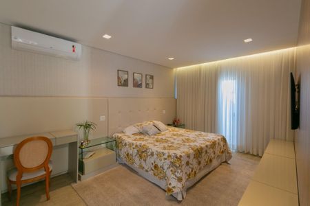 Casa à venda com 380m², 4 quartos e 4 vagas Casa à venda com 380m², 4 quartos e 4 vagasSuíte