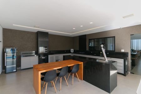 Casa à venda com 380m², 4 quartos e 4 vagas Casa à venda com 380m², 4 quartos e 4 vagasCozinha