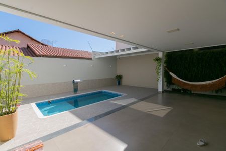 Casa à venda com 380m², 4 quartos e 4 vagas Casa à venda com 380m², 4 quartos e 4 vagasÁrea comum