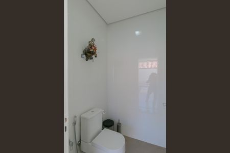 Casa à venda com 380m², 4 quartos e 4 vagas Casa à venda com 380m², 4 quartos e 4 vagasBanheiro de Serviço