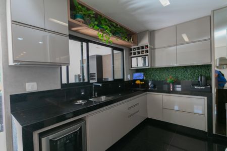 Casa à venda com 380m², 4 quartos e 4 vagas Casa à venda com 380m², 4 quartos e 4 vagasCozinha