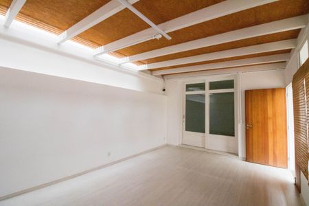 Casa à venda com 147m², 3 quartos e 1 vaga Casa à venda com 147m², 3 quartos e 1 vagaSala