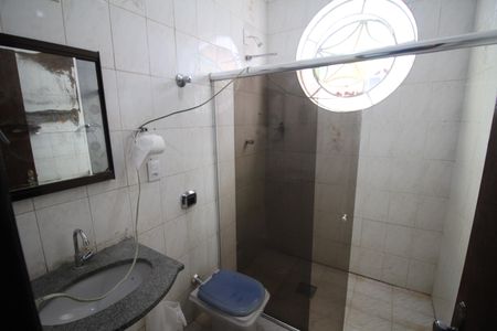 Casa à venda com 450m², 4 quartos e 6 vagasBanheiro 1