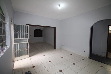 Casa à venda com 450m², 4 quartos e 6 vagasSala