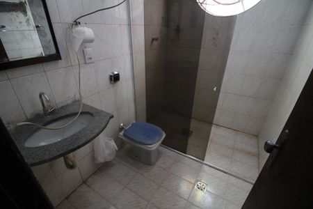 Casa à venda com 450m², 4 quartos e 6 vagasBanheiro 1