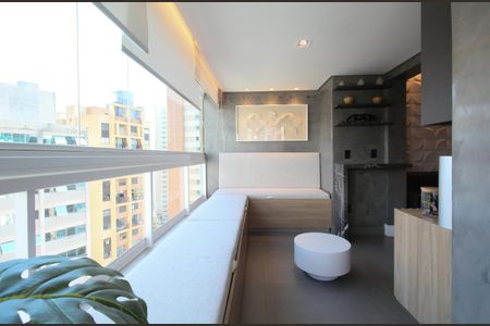 Varanda  de apartamento para alugar com 2 quartos, 190m² em Vila Suzana, São Paulo