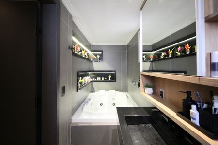 Apartamento à venda com 190m², 2 quartos e 3 vagasBanheiro suíte 2