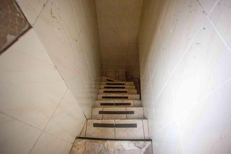 Casa à venda com 130m², 2 quartos e 3 vagasEscada