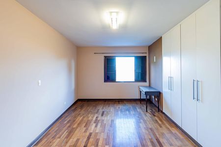 Casa para alugar com 460m², 3 quartos e 4 vagas Casa para alugar com 460m², 3 quartos e 4 vagasQuarto 01