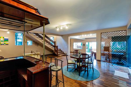Casa para alugar com 460m², 3 quartos e 4 vagas Casa para alugar com 460m², 3 quartos e 4 vagasSalão