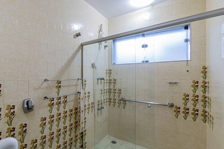Casa para alugar com 460m², 3 quartos e 4 vagas Casa para alugar com 460m², 3 quartos e 4 vagasBanheiro social