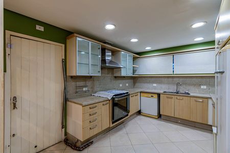 Cozinha de casa para alugar com 3 quartos, 460m² em Vila Romana, São Paulo