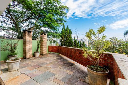 Casa para alugar com 460m², 3 quartos e 4 vagas Casa para alugar com 460m², 3 quartos e 4 vagasVaranda