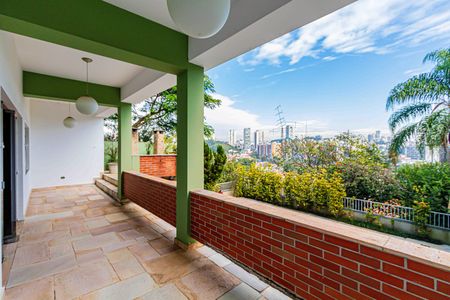 Casa para alugar com 460m², 3 quartos e 4 vagas Casa para alugar com 460m², 3 quartos e 4 vagasVaranda