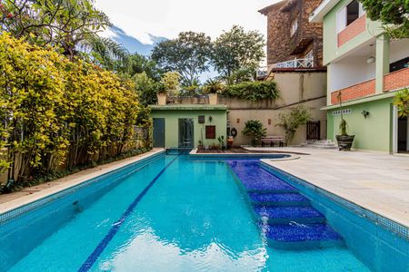 Casa para alugar com 460m², 3 quartos e 4 vagas Casa para alugar com 460m², 3 quartos e 4 vagasPiscina