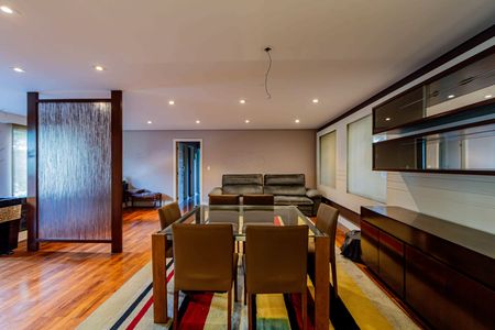 Casa para alugar com 460m², 3 quartos e 4 vagas Casa para alugar com 460m², 3 quartos e 4 vagasSala