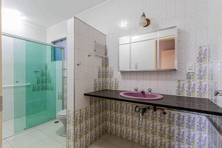 Casa para alugar com 460m², 3 quartos e 4 vagas Casa para alugar com 460m², 3 quartos e 4 vagasVista - Banheiro