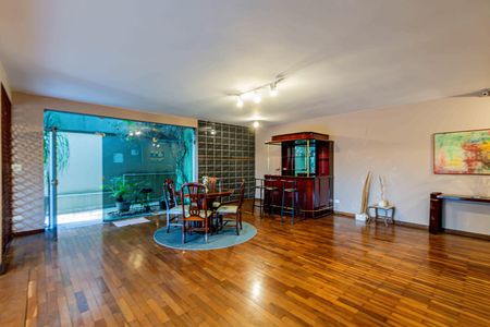 Casa para alugar com 460m², 3 quartos e 4 vagas Casa para alugar com 460m², 3 quartos e 4 vagasSalão