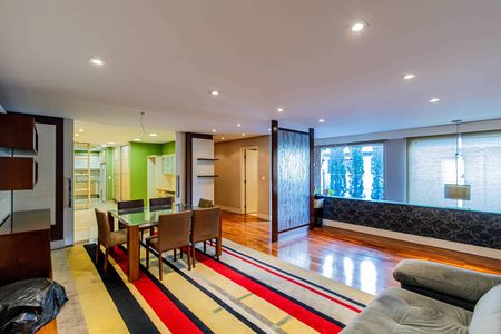 Casa para alugar com 460m², 3 quartos e 4 vagas Casa para alugar com 460m², 3 quartos e 4 vagasSala