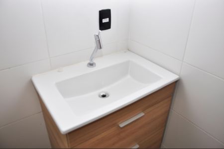 Casa à venda com 71m², 2 quartos e 1 vagaSuíte - Banheiro 