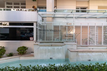 Apartamento à venda com 158m², 3 quartos e 3 vagasFachada e portaria