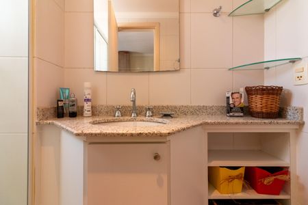 Apartamento à venda com 158m², 3 quartos e 3 vagasBanheiro da Suíte 2