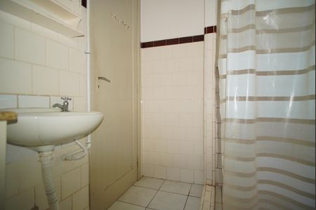 Banheiro Corredor de apartamento para alugar com 2 quartos, 62m² em Petrópolis, Porto Alegre