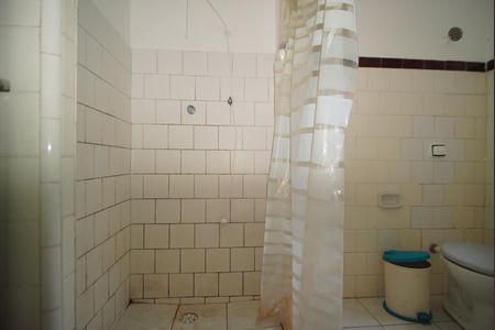 Banheiro Corredor de apartamento para alugar com 2 quartos, 62m² em Petrópolis, Porto Alegre