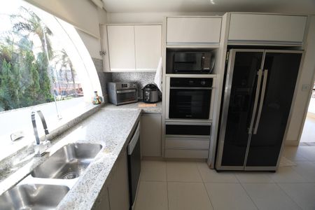 Casa para alugar com 800m², 5 quartos e 10 vagasCozinha