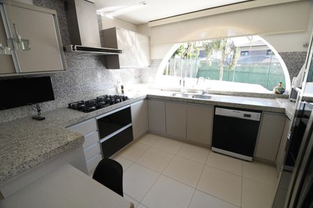 Casa para alugar com 800m², 5 quartos e 10 vagasCozinha