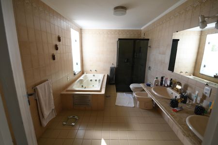 Casa para alugar com 800m², 5 quartos e 10 vagasBanheiro da Suíte 1