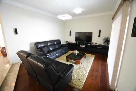 Casa para alugar com 800m², 5 quartos e 10 vagasSala