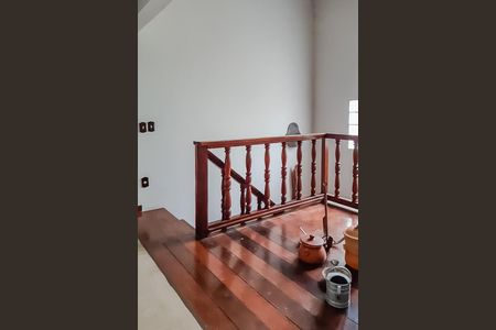 Casa à venda com 230m², 3 quartos e 1 vaga Casa à venda com 230m², 3 quartos e 1 vagaEscada