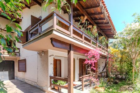 Casa à venda com 230m², 3 quartos e 1 vaga Casa à venda com 230m², 3 quartos e 1 vagaFachada